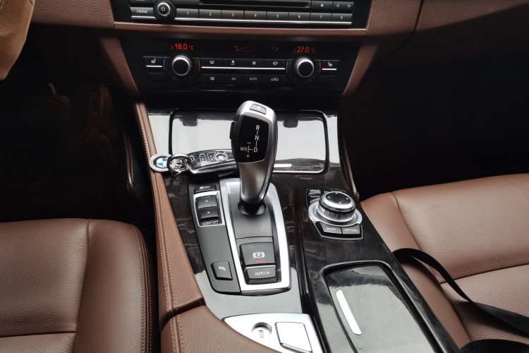 Used BMW 5 Series 2014 525Li Leading Model
