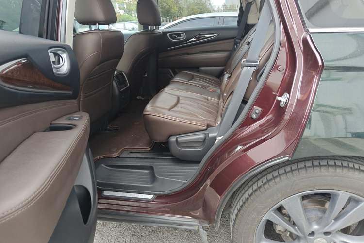 Used Infiniti QX60 2014 2.5 S/C Hybrid Two-Wheel Drive Excellence Edition Left Rear Seat