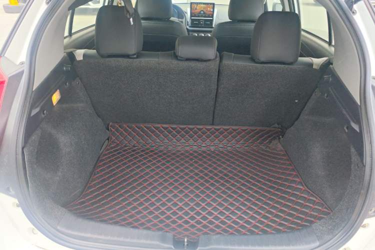 Used Toyota YARiS L Zhi Xuan 2015 1.5E Automatic Charm Edition
