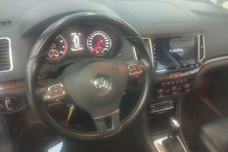 Used Volkswagen Sharan 2014 2.0 TSI Comfort Model Center Console