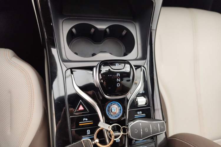 Used BYD Qin PLUS 2024 HONOR Edition DM-i 55KM Leading Model Gear Lever