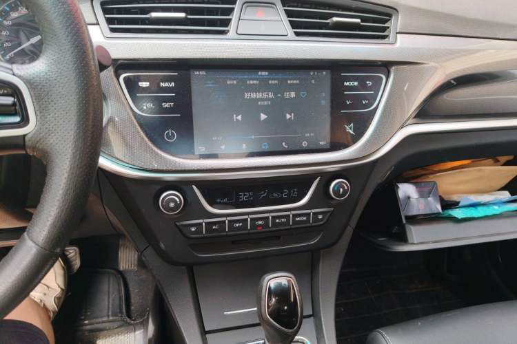 Used Geely Auto Emgrand 2017 Sedan Million Edition 1.5L CVT Upward Connectivity Version

