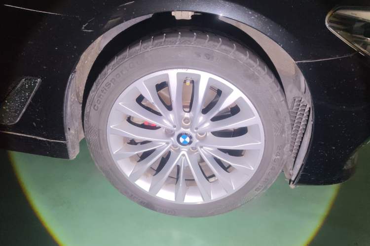 Used BMW 5 Series 2018 525Li Luxury Package Right Front Wheel Hub