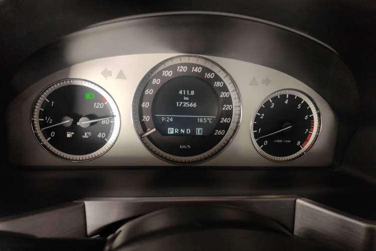 Used Mercedes-Benz GLK-Class 2011 GLK 300 4MATIC Fashion Model Odometer Close Up