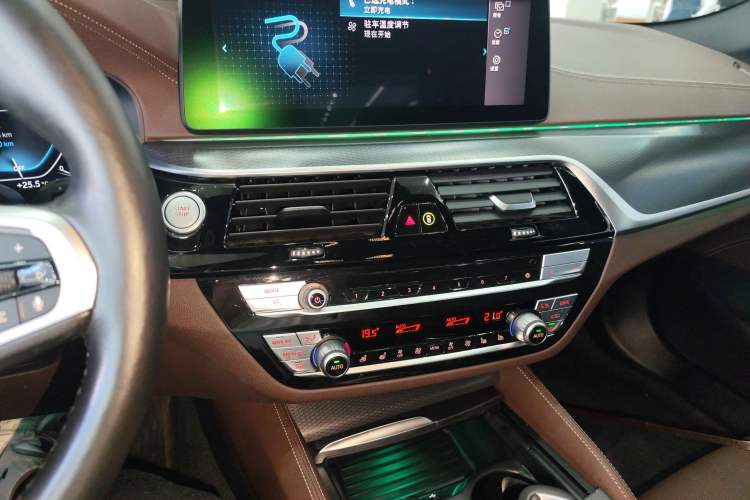 Used BMW 5 Series New Energy 2022 535Le M Sport Package Audio And AC Panel