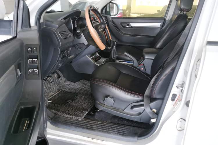 Used JAC Group T6 2016 2.0L Gasoline Entry-Level Long-Wheelbase HFC4GA3-3D Driver Seat