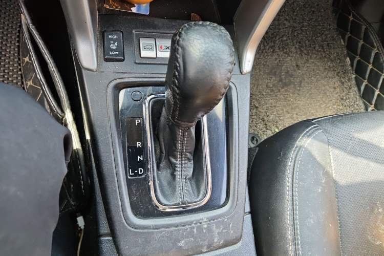 Used Subaru Forester 2013 2.5i Automatic Luxury Edition Gear Lever
