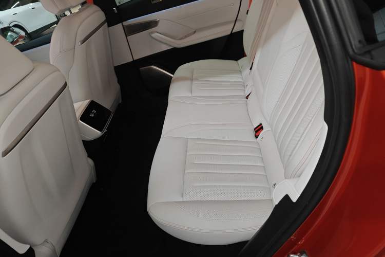 Used ONVO L60 2024 60 kWh Rear-Drive Version