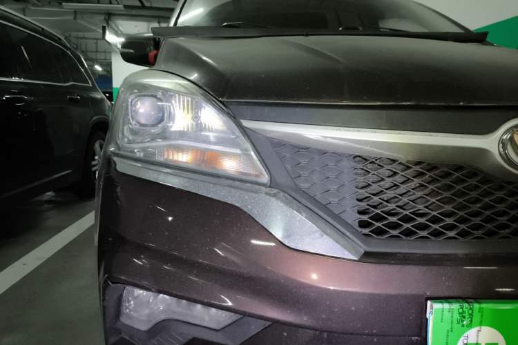 Used HYOSOW H3 2015 1.5L manual luxury version
