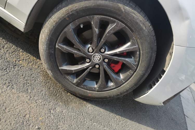 Used Buick Verano 2022 Pro GS Gale Edition Right Front Wheel Hub