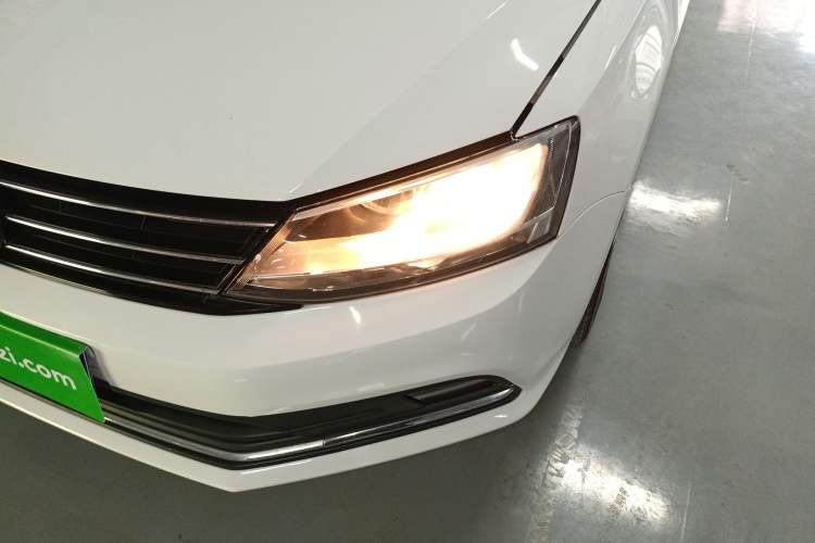 Used Volkswagen Sagitar 2015 1.6L Automatic Comfort Model
