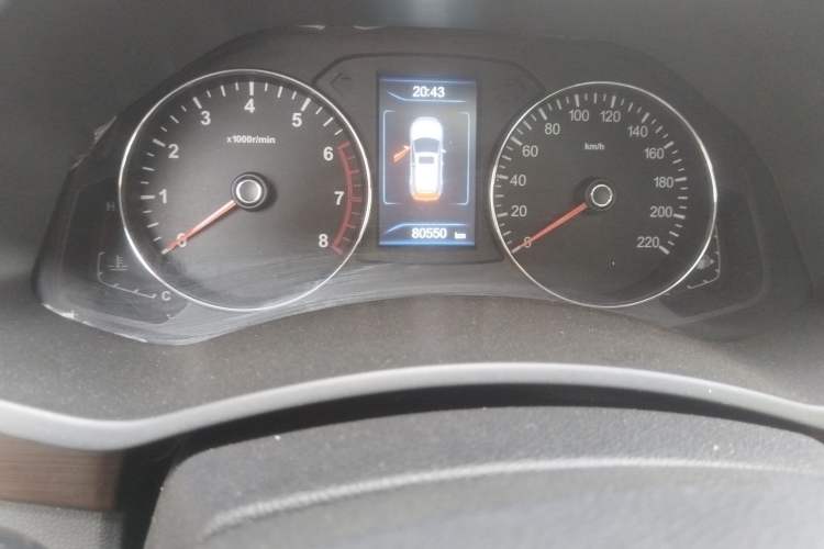 Used FAW Senya R7 2016 1.6L Manual Smart Version Odometer Close Up