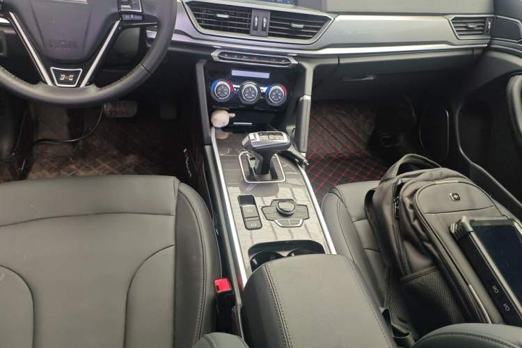 Used Haval H6 2018 Sport Edition 1.5T Automatic Two-Wheel Drive Elite Model China V Standard Gear Lever