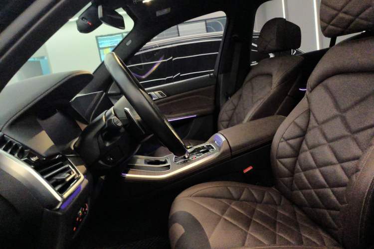 Used BMW X5 2022 Restyled xDrive 40Li Luxury Edition M Sport Package Left Front Seat