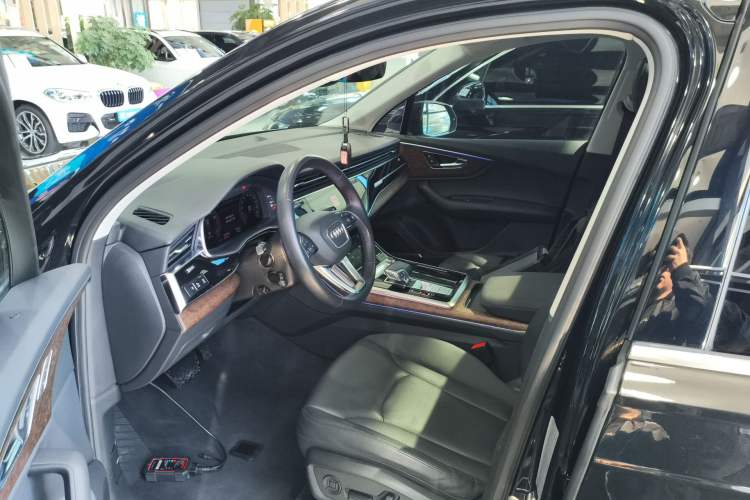 Used Audi Q7 2022 55 TFSI quattro S line Sport model