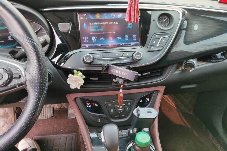 Used Buick Envision 2018 28T Four-Wheel Drive Luxury Model Audio And AC Panel