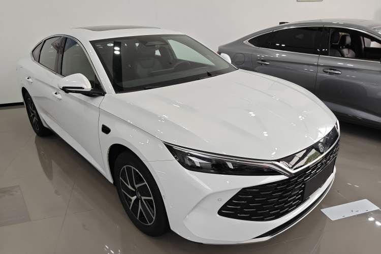 Used BYD Qin L 2025 DM-i Smart Drive 120KM Leading Model