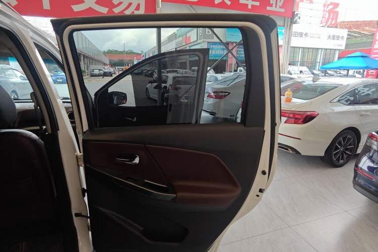 Used Venucia M50V 2019 1.5L Manual Comfort Edition
