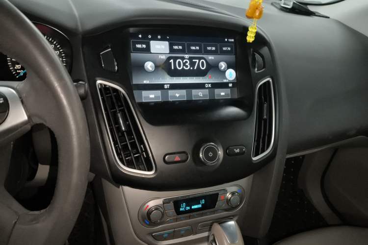 Used Ford Focus 2012 Sedan 2.0L Automatic Flagship Model Audio And AC Panel