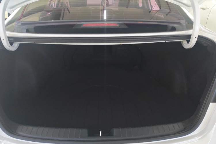 Used Hyundai Mistra 2016 1.8L Automatic Smart GLS Trunk