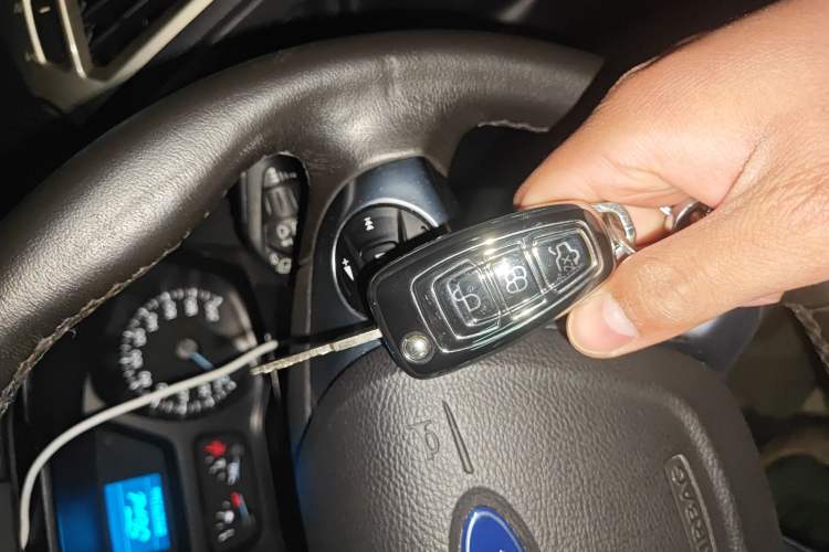 Used Ford Tourneo Custom 2016 2.0T Manual Elite Version
