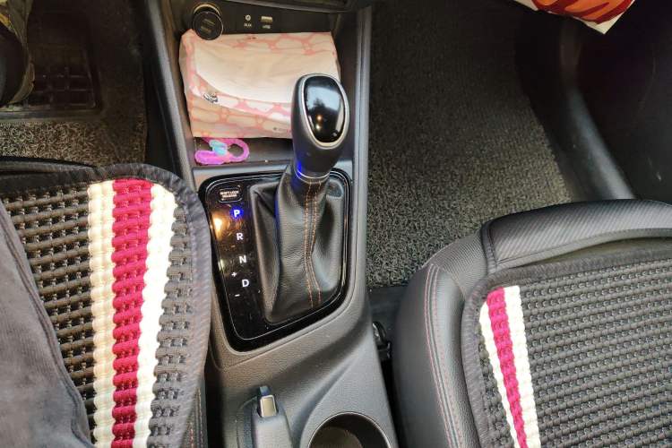 Used Hyundai Verna RV 2017 1.4L Automatic Sport Version National Emission Standard V Gear Lever