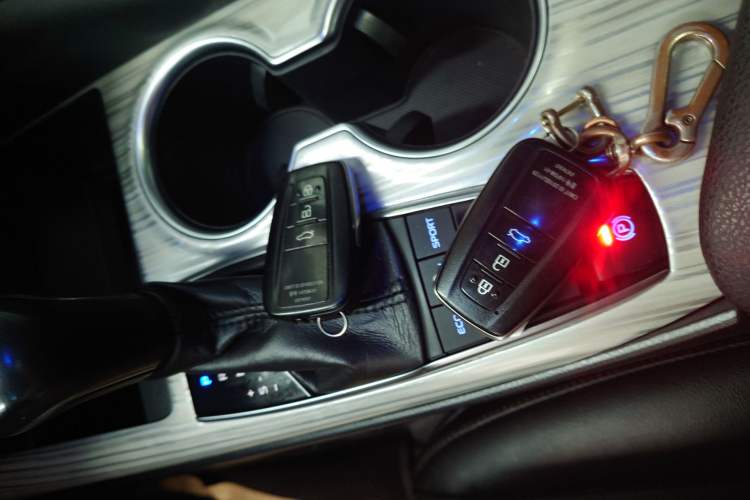 Used Toyota Camry 2018 Dual-Engine 2.5 HG Luxury Edition Vehicle Key