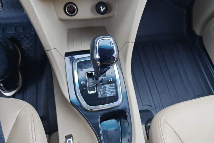 Used Baojun 730 2016 1.8L iAMT Comfort Version 7 Seats Gear Lever