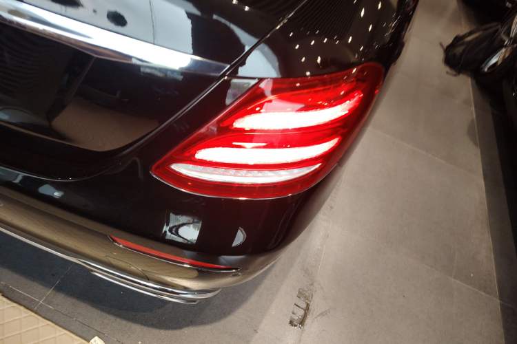 Used Mercedes-Benz E-Class 2020 Restyled E 300 L Exclusive Edition Right Rear Taillight