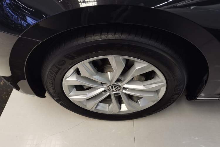 Used Volkswagen Magotan 2017 330TSI DSG Luxury Model Left Front Wheel Hub