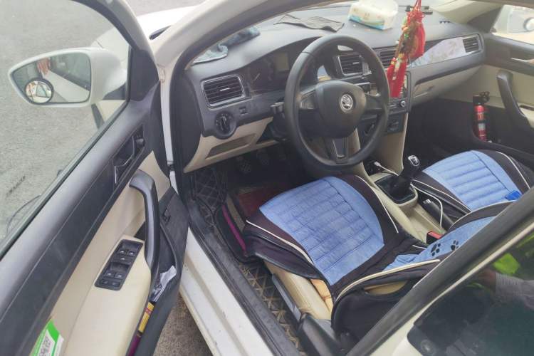 Used Skoda Rapid 2015 1.6L Manual Smart Selection Model
