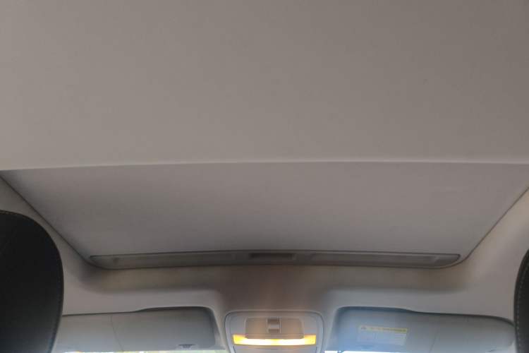 Used Roewe i5 2020 1.5L Automatic 4G Connect Luxury Flagship Edition Headliner