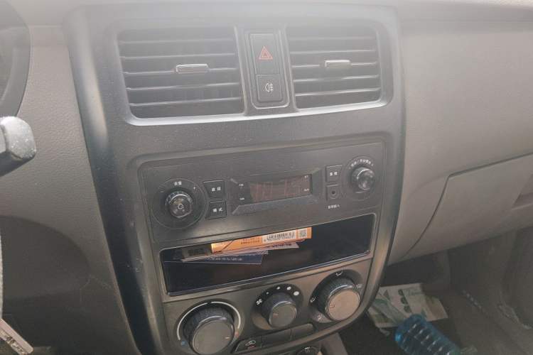 Used Wuling Hongguang 2015 1.5L S Basic Version China V Standard Audio And AC Panel