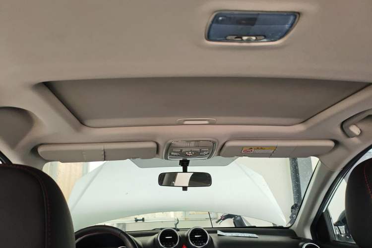 Used Haval H6 2016 Upgraded Model 1.5T Automatic Two-Wheel Drive Elite Version Headliner