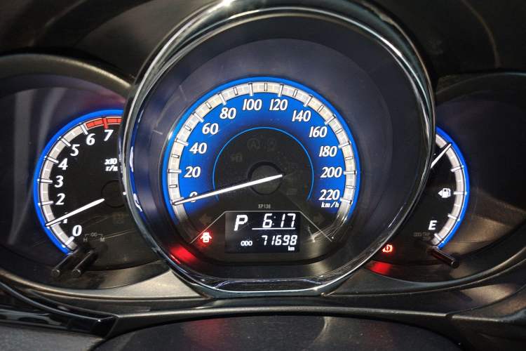 Used Toyota YARiS L Zhi Xuan 2016 Revised Version 1.5G CVT with Dynamic Sunroof