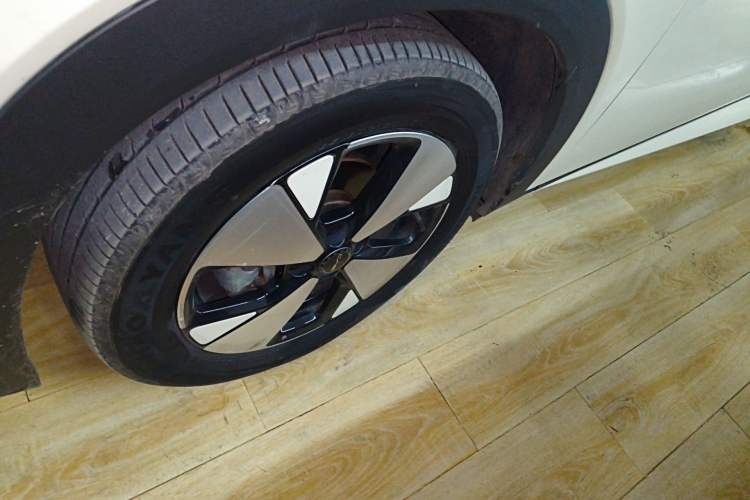 Used BYD Dolphin 2023 420 km Fashion Edition Left Front Wheel Hub