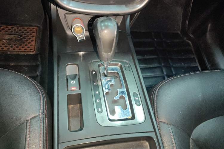 Used Bestune X80 2015 2.0L Automatic Comfort Anniversary Edition Gear Lever