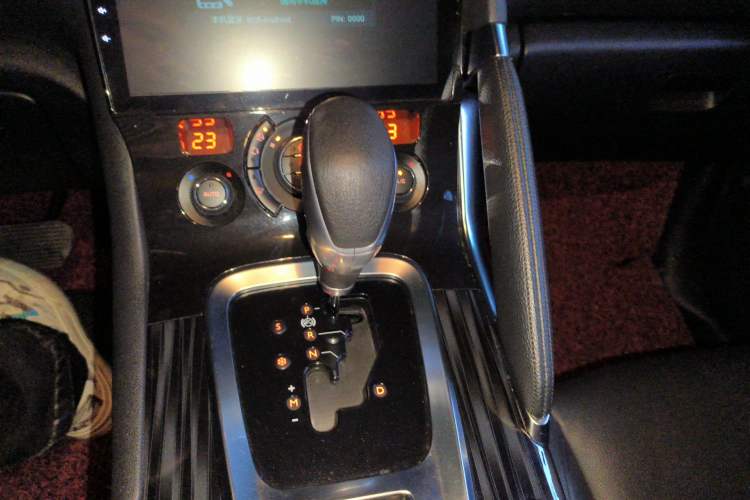 Used Peugeot 3008 2014 1.6THP Automatic Enjoyment Edition Gear Lever