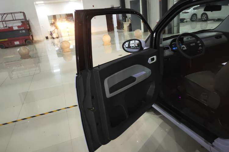 Used Chery QQ Ice Cream 2022 170km Sundae Phosphate Lithium-Ion