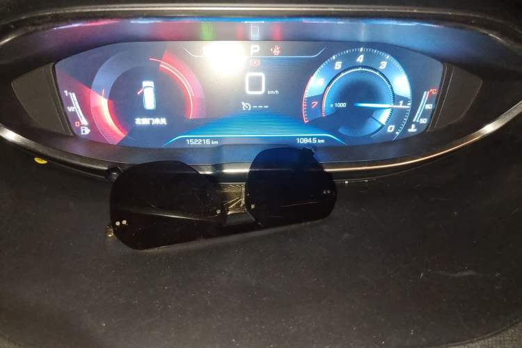 Used Peugeot 5008 2017 350THP 7-Seater Elite Edition Odometer Close Up