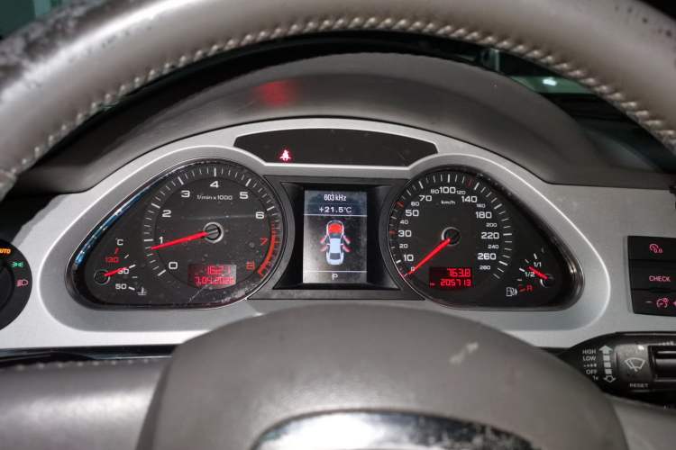 Used Audi A6L 2011 2.0 TFSI automatic Comfort trim Instrument Cluster