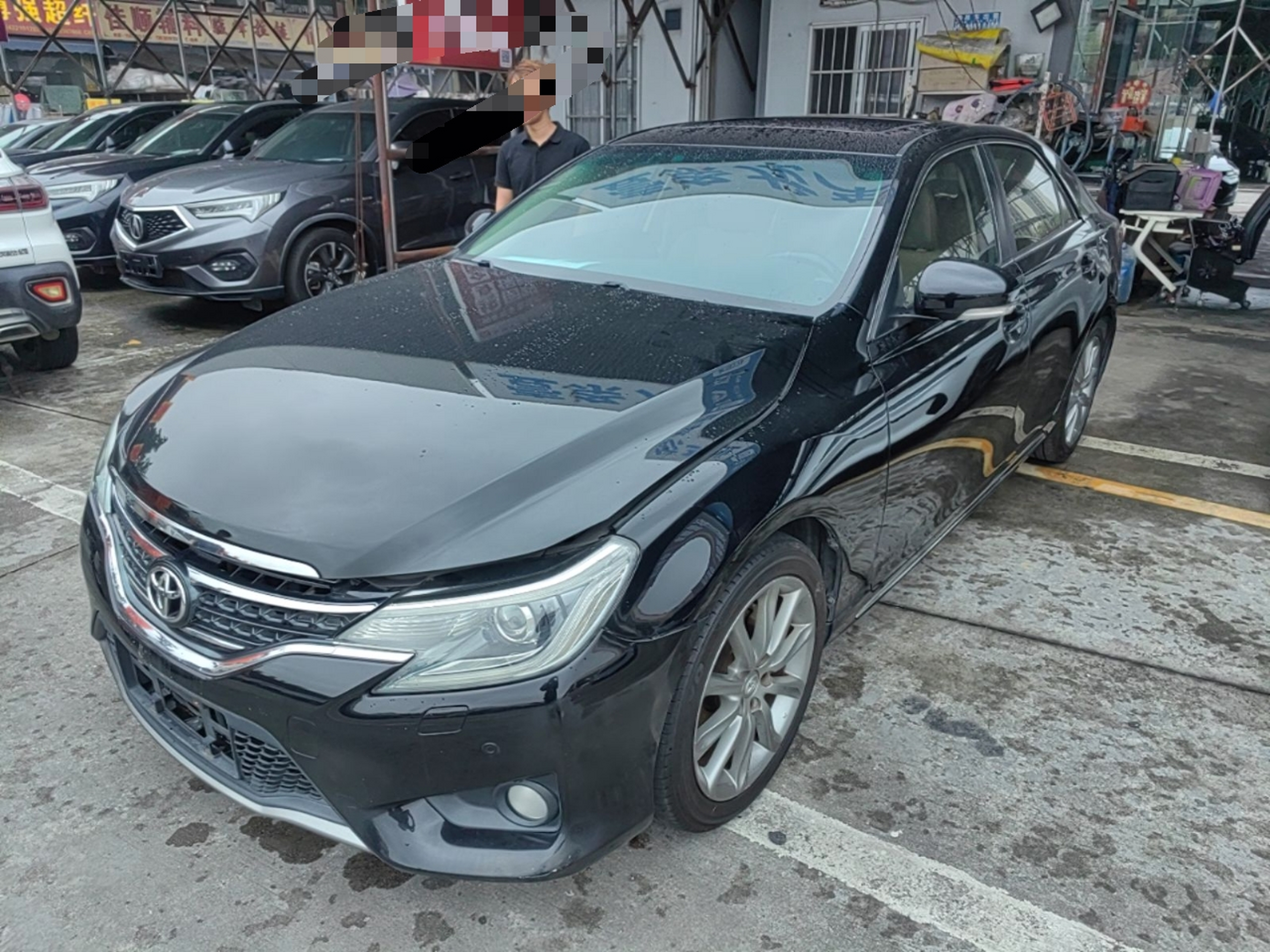 Под передней частью автомобиля