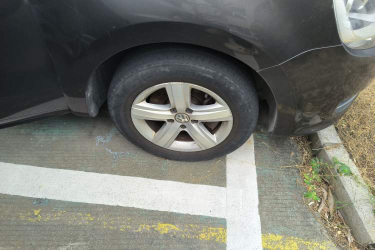 Used Volkswagen Sharan 2013 1.8TSI Comfort Model Right Front Wheel Hub