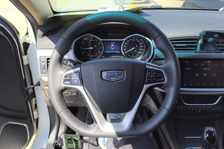 Used Geely Auto Emgrand 2017 Sedan Million Edition 1.5L CVT Upward Connectivity Version
