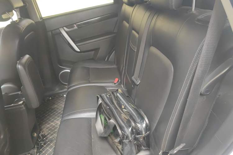 Used Chevrolet Captiva 2012 2.4L 4x4 Flagship Edition 7 Seats