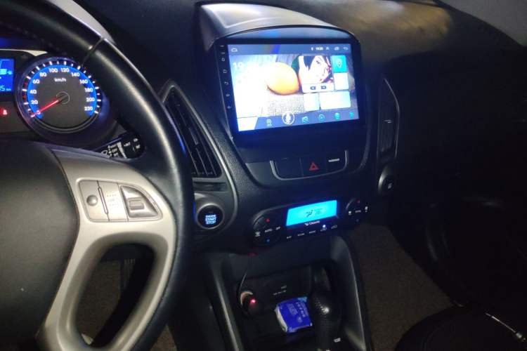 Used Hyundai ix35 2015 2.0L Automatic 2WD Smart Version China V Standard Audio And AC Panel