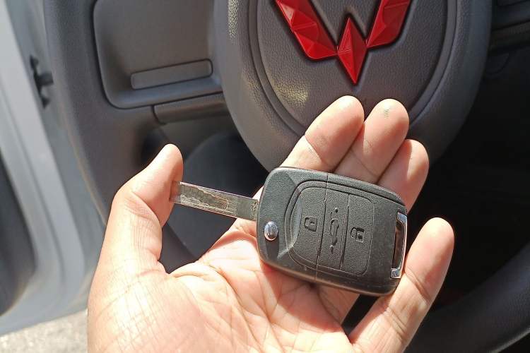 Used Wuling Zhiguang New Energy 2025 Model 305km Ambitious Edition Vehicle Key