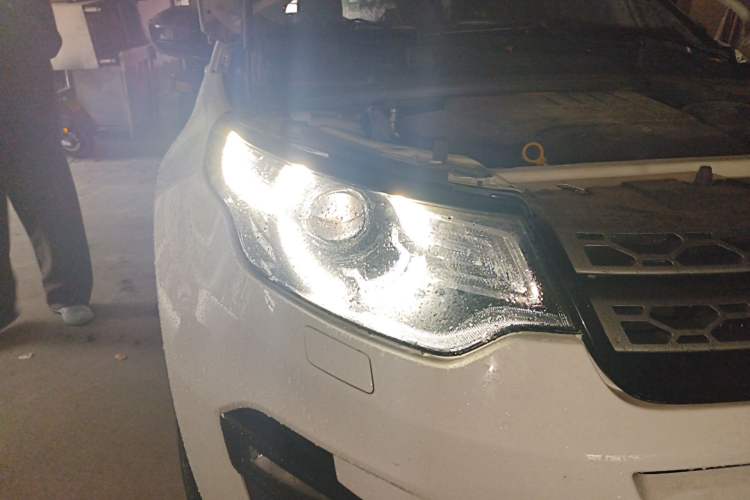 Used Land Rover Discovery Sport 2018 240 PS PURE Edition Right Front Headlight