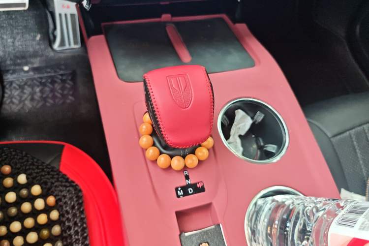 Used Hongqi HS3 2023 1.5T Two-Wheel Drive Shanwei Edition Gear Lever