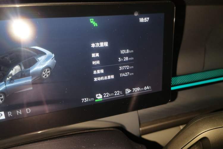 Used Lynk & Co 07 2024 EM-P 126 Long-Range Halo Odometer Close Up